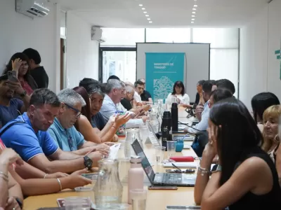 La Provincia retoma las paritarias con docentes y estatales tras el paro gremial