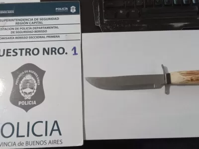 Menor de 17 años acusado de amenazar a una mujer para robarle con una cuchilla