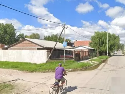 Violento asalto en Villa Progreso: cinco encapuchados redujeron a un hombre dentro de su casa