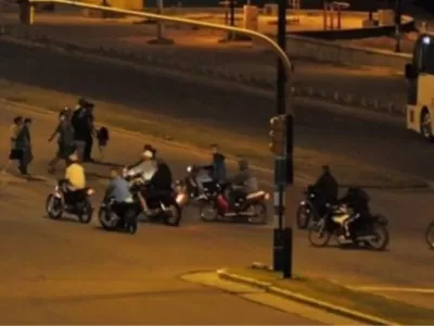 Vecinos de Berisso reclaman controles ante las picadas y ruidos nocturnos de motos