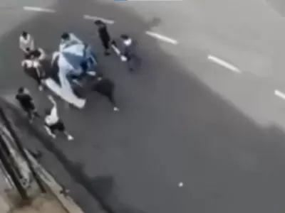 Se difundi&oacute; el video en el cual atacan a un hincha de Estudiantes antes del cl&aacute;sico platense