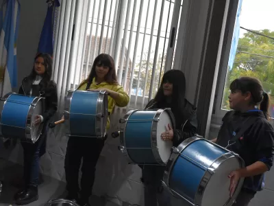 Entrega de instrumentos de percusión para el Proyecto de Murga de la Orquesta Escuela de Berisso