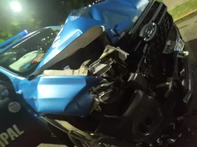 Un vehículo de la Secretaría de Seguridad colisionó con un camión de Edesur en La Plata